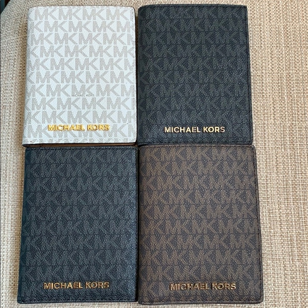 Sale ๐ Michael Kors Passport Holder Wallet case - Picture 2 of 12